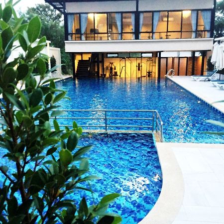 Avana Laemchabang Hotel Сирача Экстерьер фото